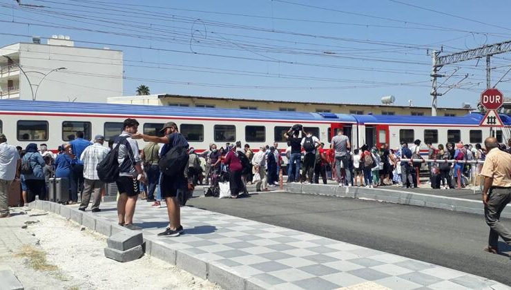 Son dakika… Tren ters makasa girdi; yolcular tahliye edildi