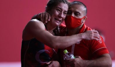 Yasemin Adar, kadın güreşinde Türkiye adına madalya kazanan ilk sporcu olarak tarihe geçti