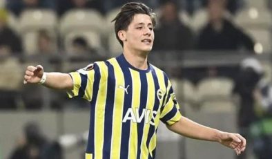 Avrupa’daki ilk golünü atan Fenerbahçeli Arda Güler’den annesine jest! Tişörtü kameralara gösterdi