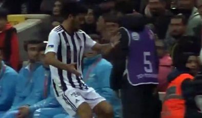 Beşiktaşlı futbolcunun top toplayıcı çocuğa yaptığı hareket gündem oldu: Beni ayağına çağırdı