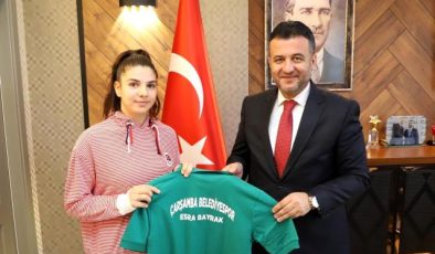 Dünya Şampiyonu Esra Bayrak, Çarşamba Belediyespor’da