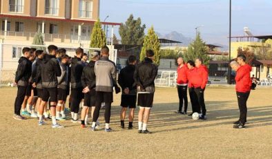 Eşin Group Nazilli Belediyespor, yeni teknik direktör Toros ile ilk antrenmanına çıktı