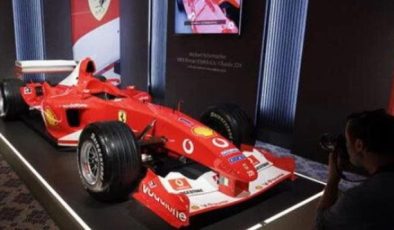 Formula 1’in efsane ismi Michael Schumacher’in yarış aracı, 14.5 milyon euroya satılarak tarihin en pahalısı oldu