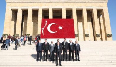 Trabzonspor yönetimi Anıtkabir’i ziyaret etti