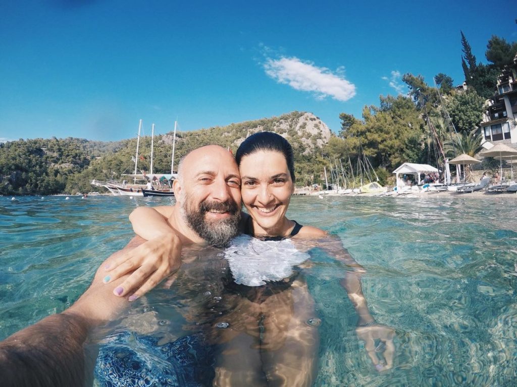 Bergüzar Korel ve Halit Ergenç'ten 'Londra' açıklaması: Gidip geliyoruz