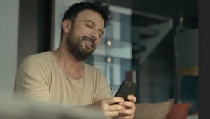 Tarkan'ın Yap Bir Güzellik isimli yeni şarkısı dinleyicileri ikiye böldü