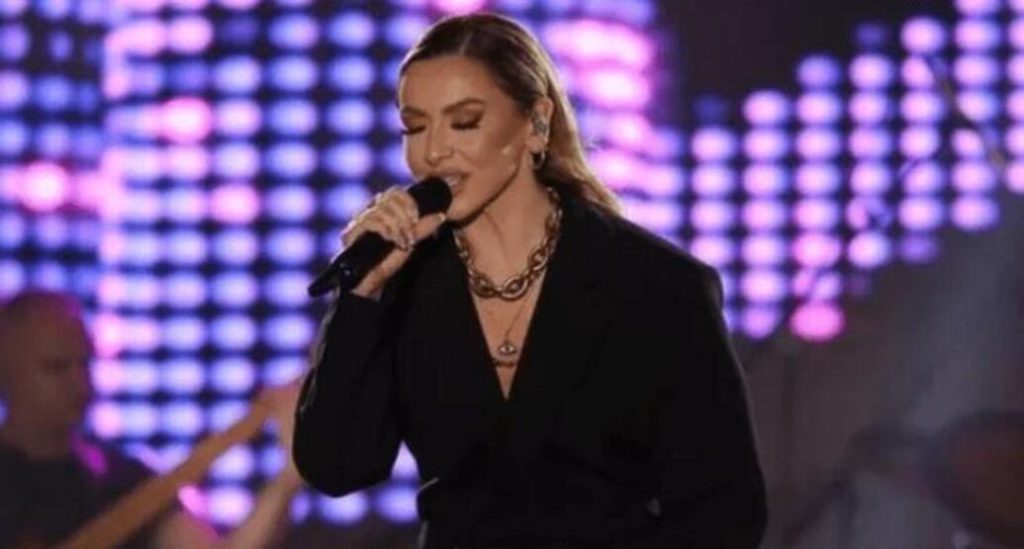 Hadise, başka yüzük fırlattı