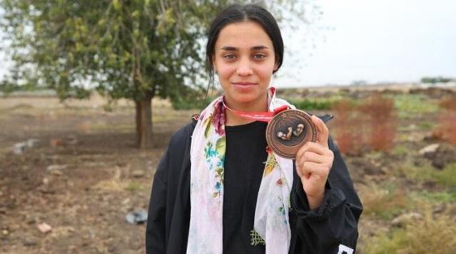 Kuyudan su çekerken keşfedilen 15 yaşındaki Beritan Akyol, Dünya Bilek Güreşi Şampiyonası’ndan madalyayla döndü