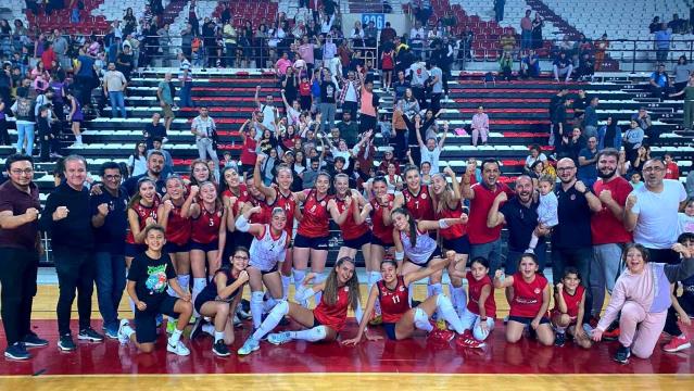 Antalyaspor voleybol takımı galip ayrıldı