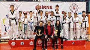 ayvalikli-tekvandoculardan-1-yilda-104-madalya-bKYsAT5S.jpg