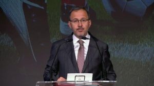 bakan-kasapoglu-spor-altyapisinda-devrim-gerceklestiriyoruz-f1OwLmaw.jpg