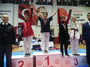 bayraklili-sporculardan-taekwondoda-3-madalya-daha-8x2mhWTN.jpg