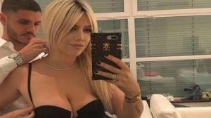 beklenen-oldu-wanda-nara-mauro-icardi-ile-resmen-bosandiklarini-acikladi-D1mJaUyc.jpg