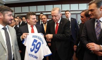 Cumhurbaşkanı Erdoğan’a 59 numaralı Ergene Velimeşespor forması
