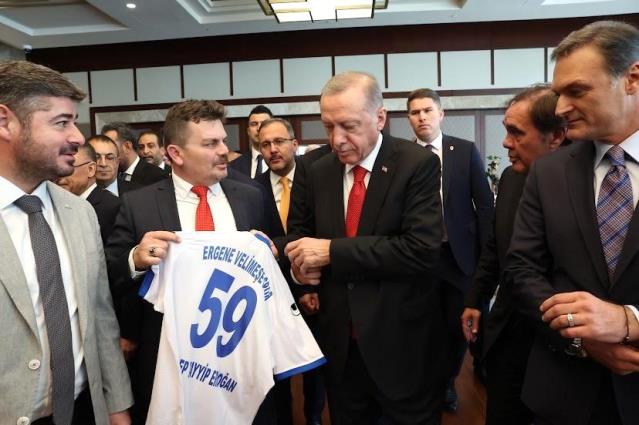 cumhurbaskani-erdogana-59-numarali-ergene-velimesespor-formasi-Mgsfuhsi.jpg