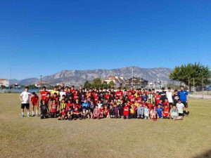 dosemealti-belediyesi-futbol-okulu-20-minik-sporcuya-lisans-cikartti-aUXjWDCP.jpg