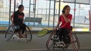 engelleri-asip-tavsiye-uzerine-basladiklari-tenis-hayatlari-oldu-xKFbkj48.jpg