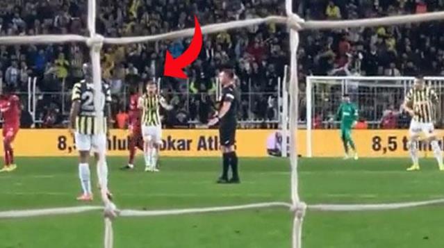 Fenerbahçe – Sivasspor karşılaşmasına Serdar Aziz’in sevinç gösterisi damga vurdu