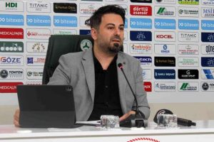 giresunspor-basin-sozcusu-ferhat-karademir-giresunspor-bu-tezahuratlari-hic-hak-etmiyor-lDG3LcCt.jpg
