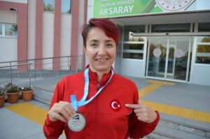 para-badminton-dunya-ikincisi-halime-yildiz-paris-olimpiyatlarinda-altin-madalya-kazanmak-istiyorum-a4pTlyMM.jpg