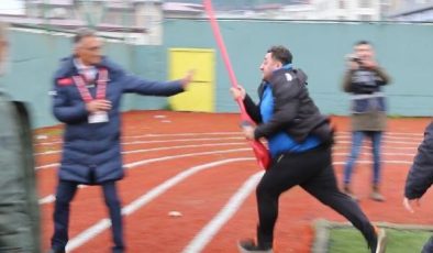Trabzon’da amatör maçta hakemlere bayrak direğiyle saldırı