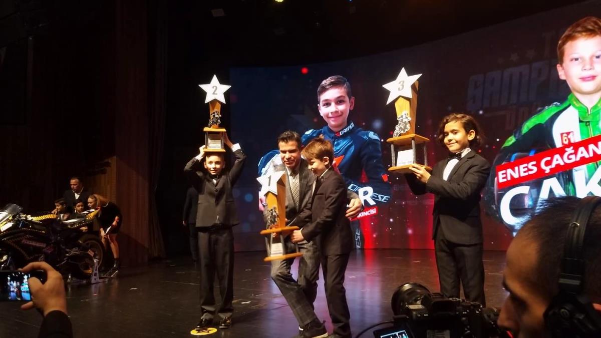 11-yasindaki-minik-motosiklet-sporcusu-cagatay-coklar-turkiye-2si-oldu-KjfTF66j.jpg
