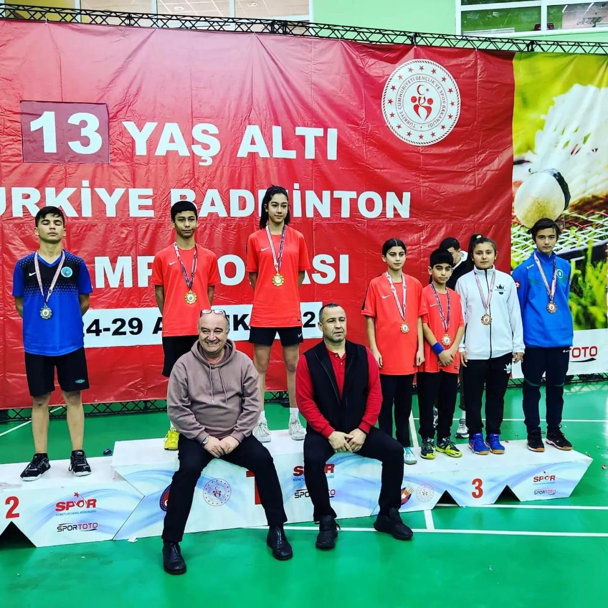 13-yas-alti-turkiye-badminton-sampiyonasinda-eskisehir-madalyalari-topladi-Y5MEQNIG.jpg