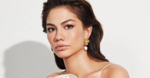 demet-ozdemir-den-yirtmacli-poz_a8af1