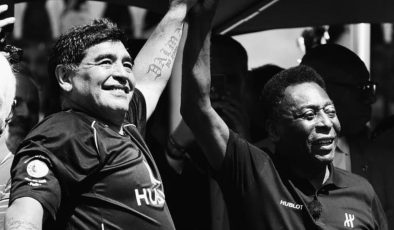 Futbolun iki efsanesi artık aramızda yok! İşte Pele ve Maradona’dan kalan son video