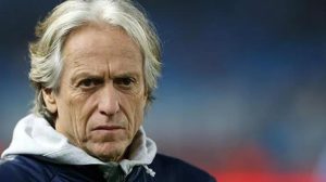 jorge-jesus-trabzonspor-macinin-ardindan-hakem-yonetimini-elestirdi-hakemler-fenerbahce-oyuncularina-kolay-kirmizi-cikarabiliyor-eCBPTuCN.jpg