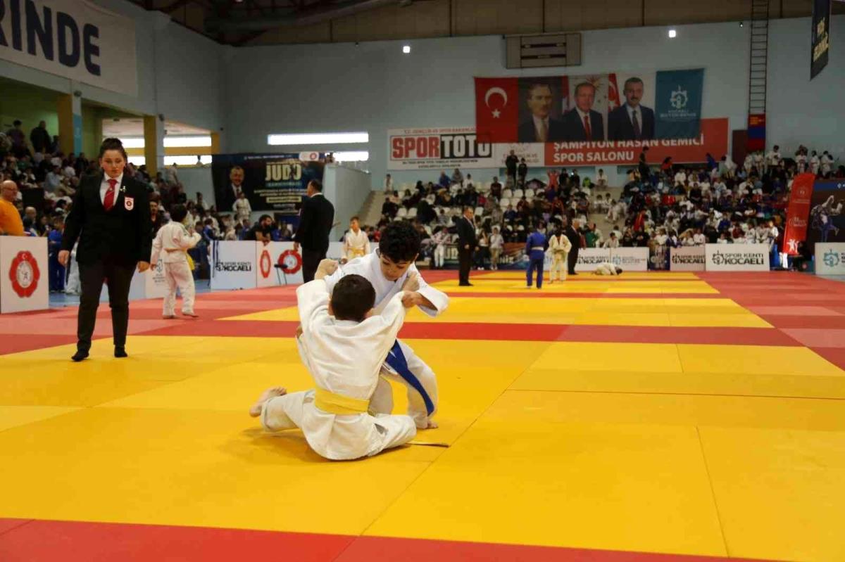 kocaelide-judo-sampiyonasi-heyecani-yasandi-vYPVYRzL.jpg