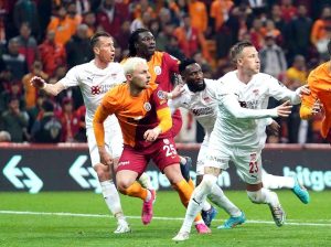 sivasspor-ile-galatasaray-33-randevuda-DFxKqVl4.jpg