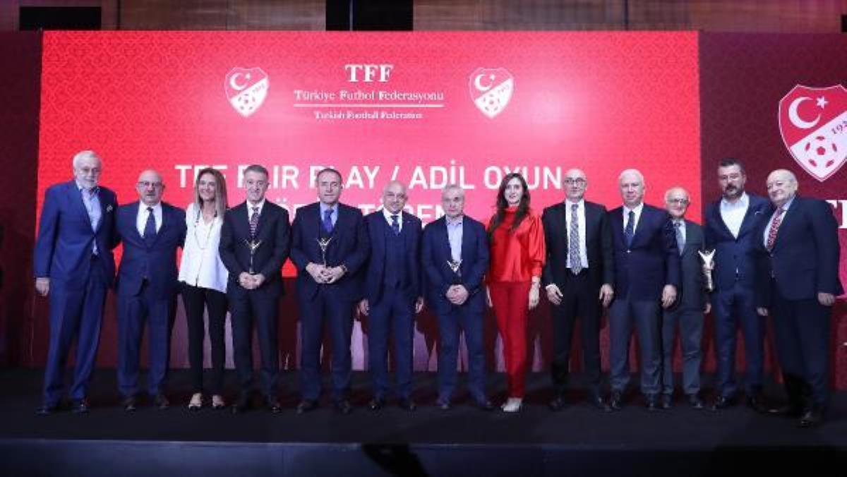 tff-fair-play-adil-oyun-odulleri-ekim-ayi-kazananlari-odullerini-aldi-mCR5utew.jpg