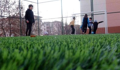 Yozgat’ta öğrencilerin sporla iç içe olması için semt sahaları yapılıyor