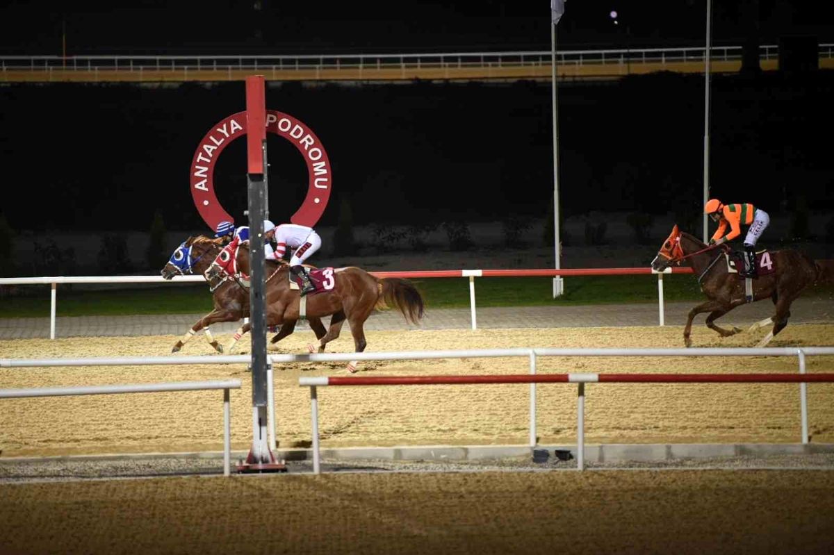 antalya-hipodromunda-yilin-ilk-yarisi-vali-kosusu-ile-gerceklesti-rpDDXita.jpg