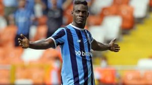 balotellinin-gectigimiz-sezona-damga-vuran-golu-fifa-puskas-odulune-aday-gosterildi-c9rUQbX5.jpg