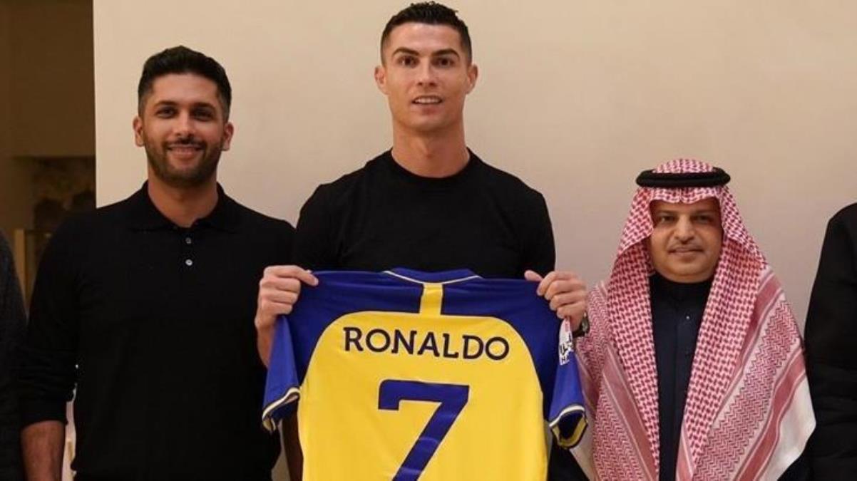 cristiano-ronaldonun-sozlesmesi-ifsa-oldu-yeniden-sampiyonlar-liginde-forma-giyebilir-fz4K4Qcf.jpg