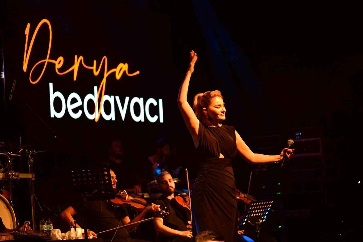 derya-bedavaci-bursalilara-unutulmaz-bir-gece-yasatti-gbVzplxD.jpg