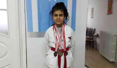 Eskişehir’de yaşayan Iraklı Türk kızın taekwondo başarısı