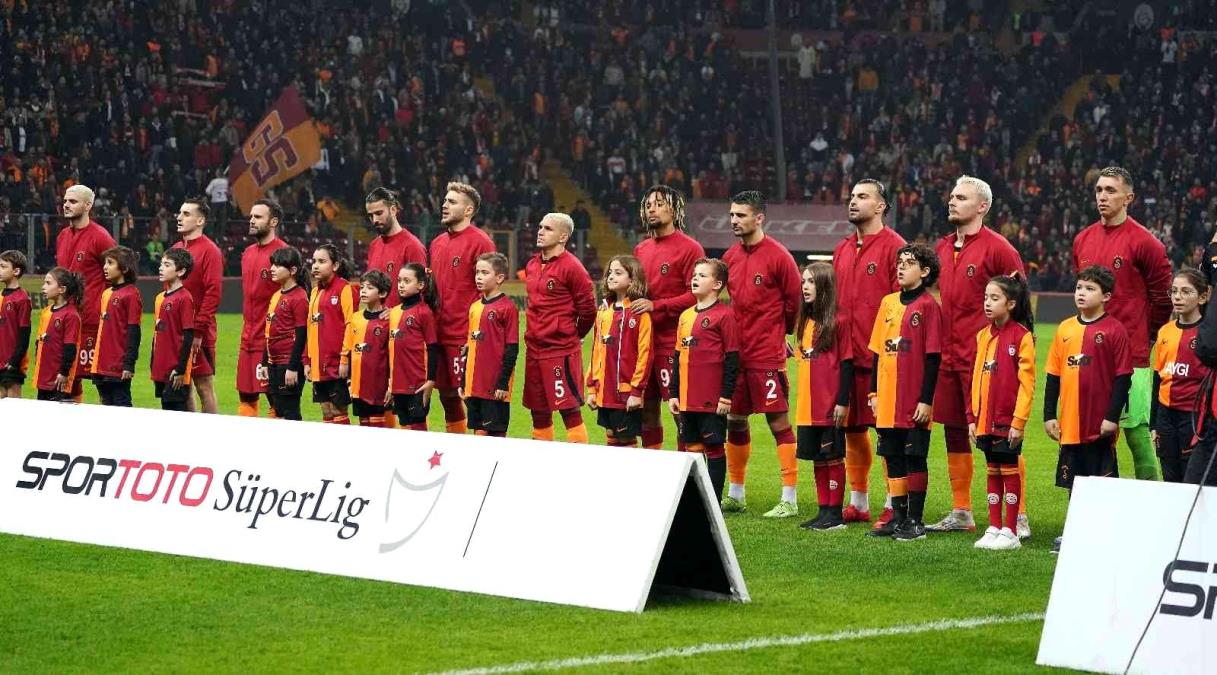 galatasaray-ligin-ilk-yarisini-bircok-alanda-zirvede-tamamladi-XJjb598Y.jpg