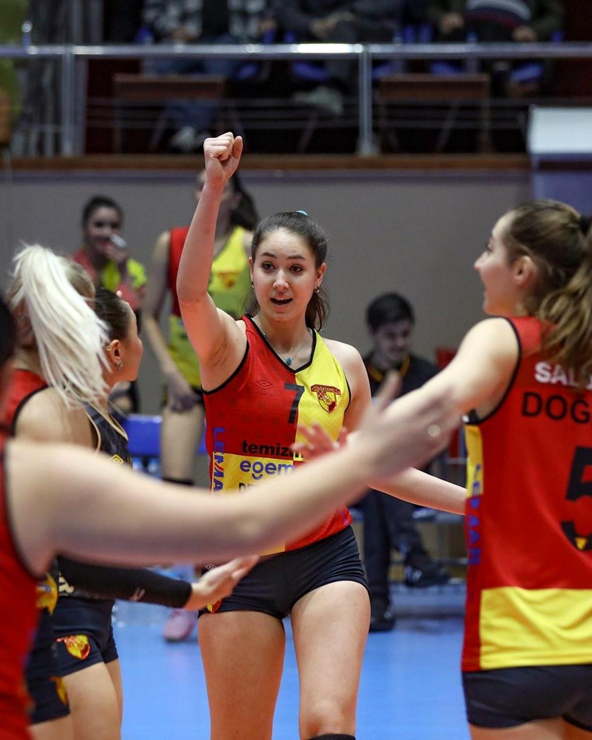 goztepe-voleybol-10-mactir-kaybetmiyor-uupB7a3I.jpg