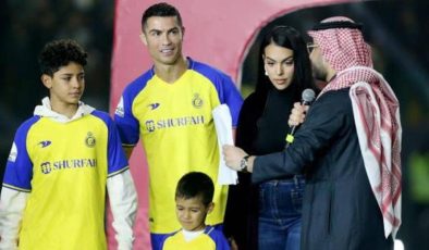 Sevgilisini hiç böyle görmemiştiniz! Ronaldo Arapça konuşmaya çalıştı, beceremeyince Georgine bozuldu