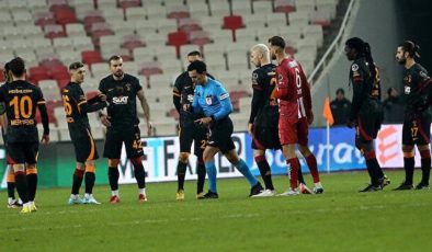 Sivasspor, Galatasaray maçında büyük tartışma yaratan gol iptalinin “kural hatası” olduğu iddiasıyla maçın tekrar edilmesi için TFF’ye başvurdu
