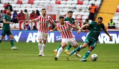 Spor Toto Süper Lig: FTA Antalyaspor: 1 Giresunspor: 1 (İlk yarı)