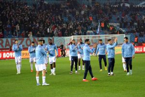 spor-toto-super-lig-trabzonspor-1-medipol-basaksehir-0-ilk-yari-2d9b3I33.jpg