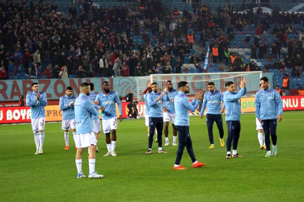 spor-toto-super-lig-trabzonspor-1-medipol-basaksehir-0-ilk-yari-2d9b3I33.jpg