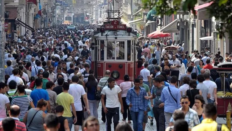 “Türkiye’de Hayat Tablosu: Yaşam Süresi 77,3 Yıla Düştü, Kadınlar Erkekleri Geride Bıraktı”