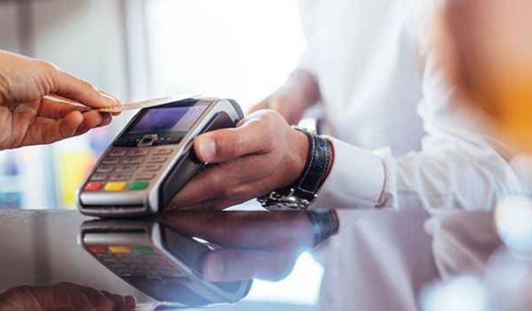 kredi-karti-faiz-oranlari-dustu-mu-17280488294507