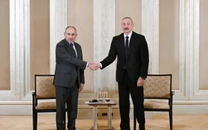 aliyev-ve-pasinyan-abu-dabi-de-bir-araya-geldi