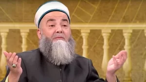 cubbeli-ahmet-hoca-rahatsizlanarak-hastaneye-kaldirildi